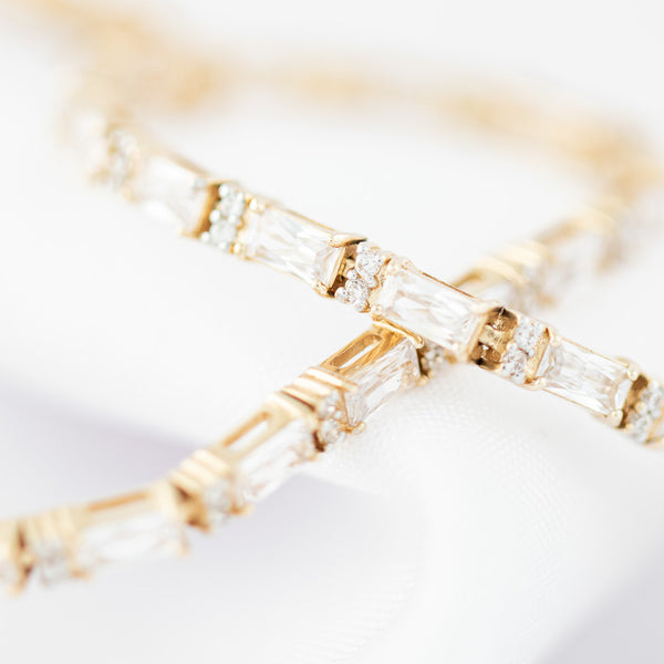 Pulsera eslabón articulado con circonias en oro amarillo 14 kilates.