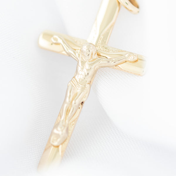 Crucifijo liso en oro amarillo 14 kilates.