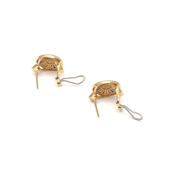 Aretes diseño especial con circonias en oro amarillo 14 kilates.