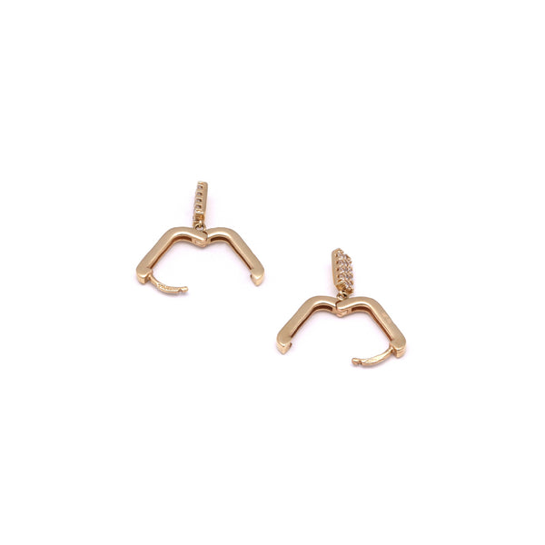 Arracadas diseño especial con colgantes y circonias en oro amarillo 14 kilates.