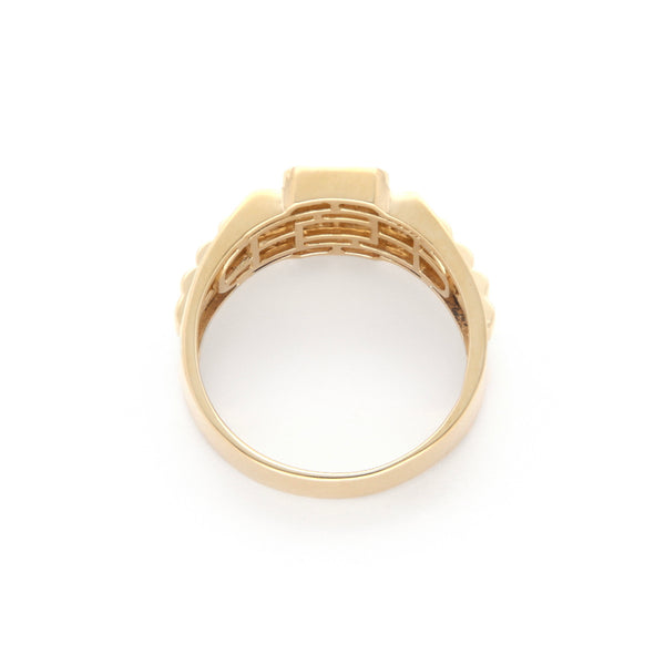 Anillo tipo sello con circonias en oro amarillo 14 kilates.