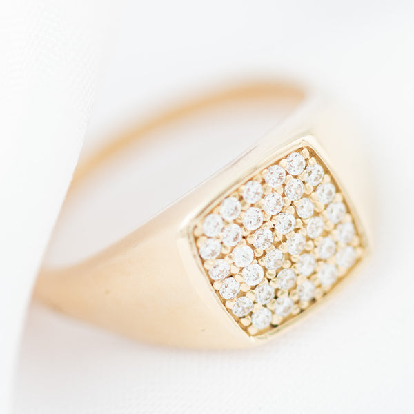 Anillo diseño especial con circonias en oro amarillo 14 kilates
