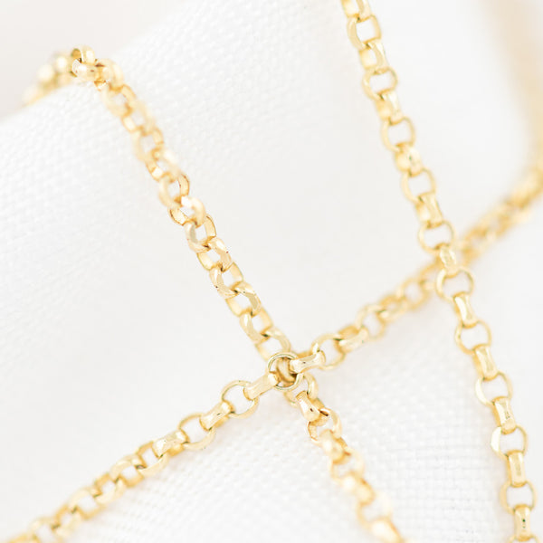 Collar eslabón cruzado en oro amarillo 14 kilates.