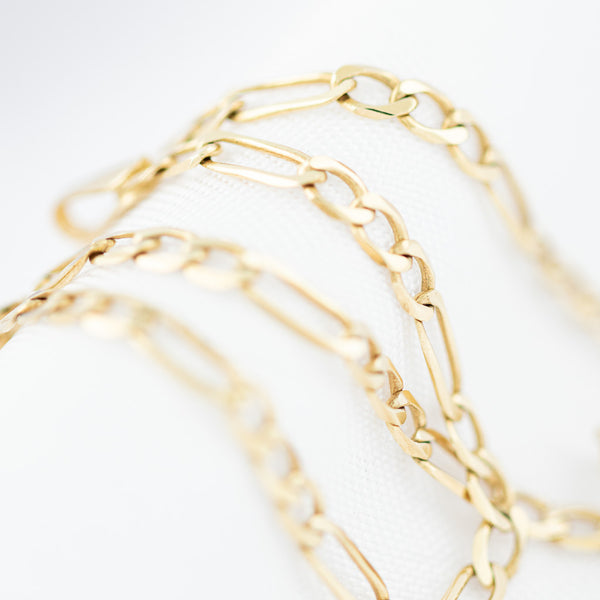 Pulsera de tres eslabones por uno en oro amarillo 14 kilates.
