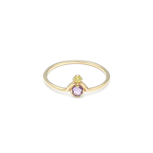 Anillo diseño especial con sintéticos en oro amarillo 14 kilates.
