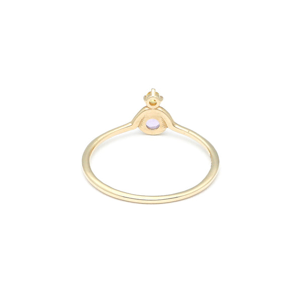 Anillo diseño especial con sintéticos en oro amarillo 14 kilates.