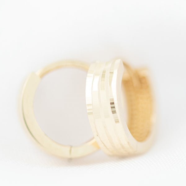 Arracadas articuladas en oro amarillo 14 kilates.