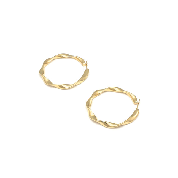 Arracadas torzal huecas en oro amarillo 14 kilates.