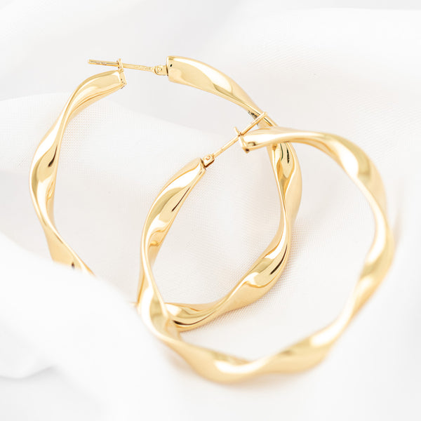 Arracadas torzal huecas en oro amarillo 14 kilates.