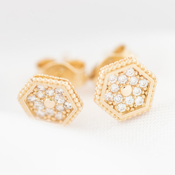 Aretes diseño especial motivo hexágono con circonias en oro amarillo 14 kilates.