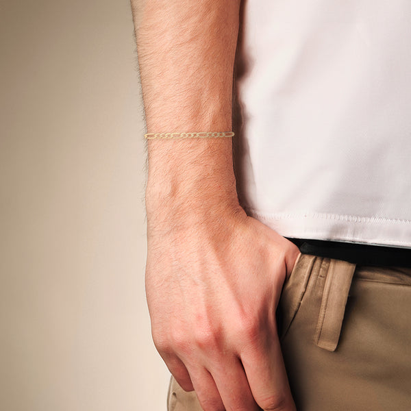 Pulsera de tres eslabones por uno en oro amarillo 14 kilates.