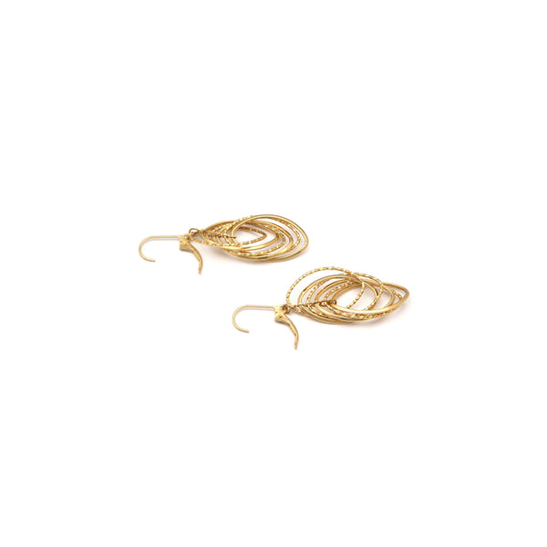 Aretes huecos con colgantes en oro amarillo 14 kilates.