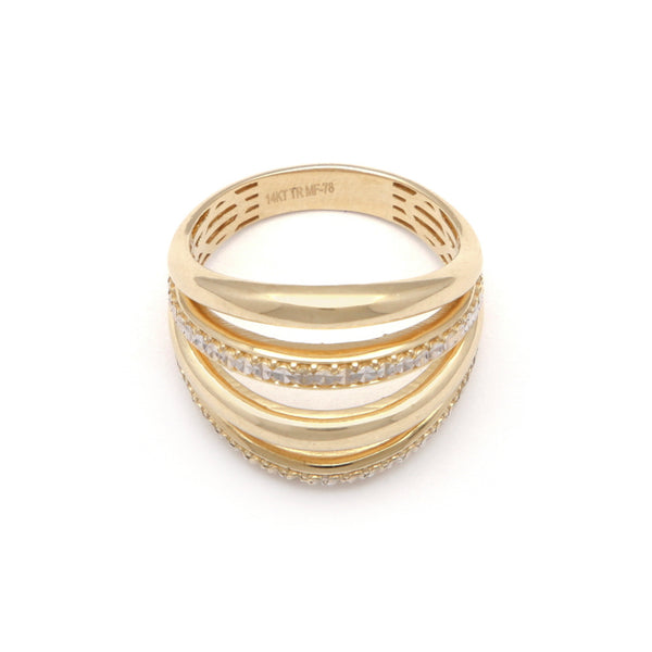 Anillo diseño especial en oro amarillo 14 kilates.