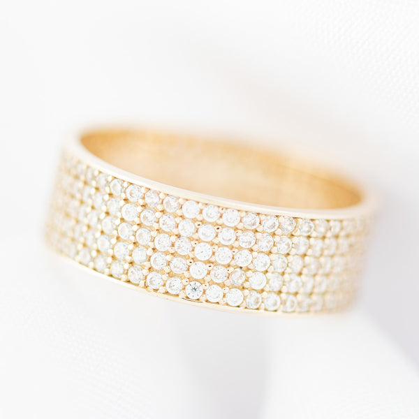 Argolla diseño especial con circonias en oro amarillo 14 kilates.