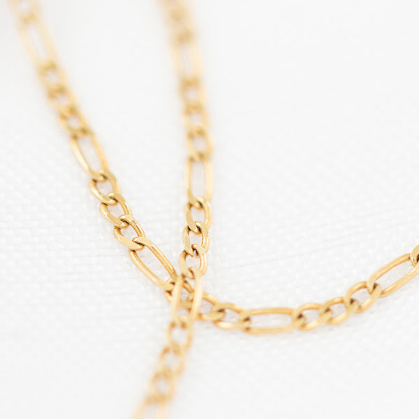 Collar de tres eslabones por uno en oro amarillo 14 kilates.
