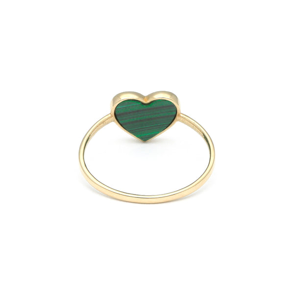Anillo diseño especial motivo corazón con sintético en oro amarillo 14 kilates.
