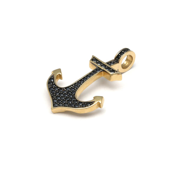 Dije diseño especial motivo ancla con circonias en oro amarillo 14 kilates.