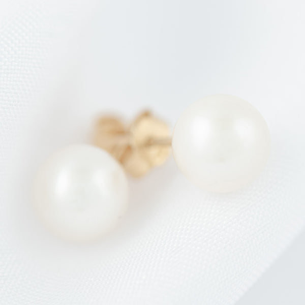 Aretes diseño especial con perlas en oro amarillo 14 kilates.