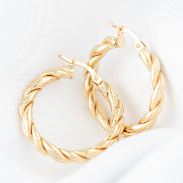 Arracadas torzal en oro amarillo 14 kilates.
