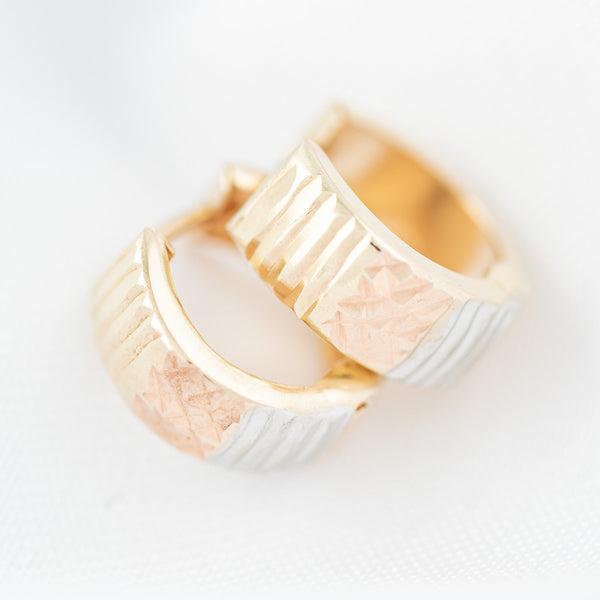 Arracadas articuladas en oro amarillo 14 kilates.