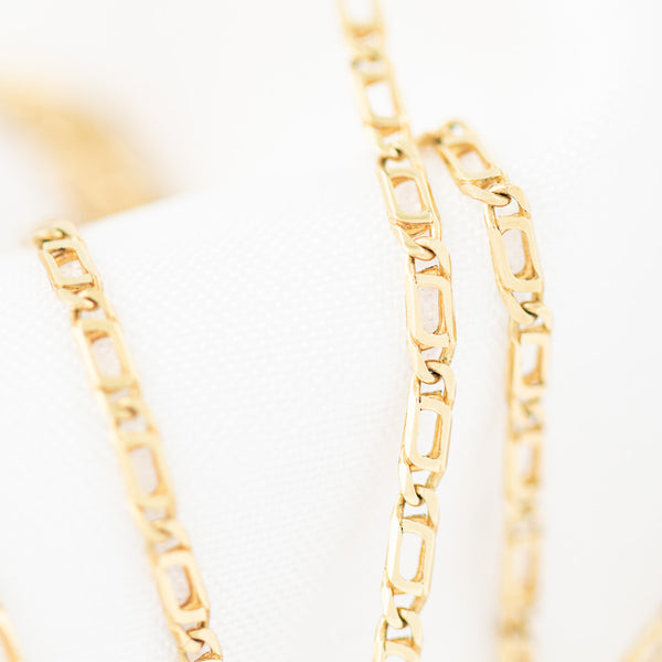 Collar eslabón nudo egipcio en oro amarillo 14 kilates.
