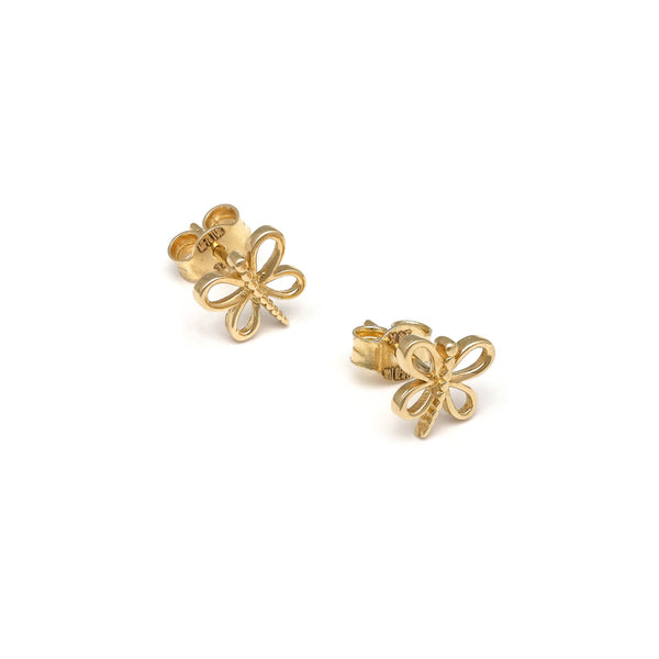 Aretes calados motivo mariposa en oro amarillo 14 kilates.