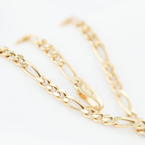 Pulsera de tres eslabones por uno en oro amarillo 14 kilates.