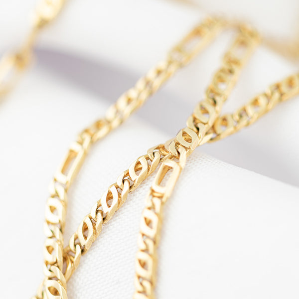 Collar eslabón nudo egipcio en oro amarillo 14 kilates.
