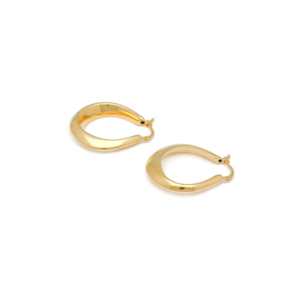 Arracadas lisas huecas en oro amarillo 14 kilates.