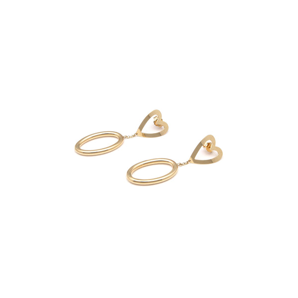 Aretes calados con colgantes motivo corazón en oro amarillo 14 kilates.