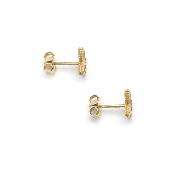 Aretes diseño especial motivo mariposa con circonias en oro amarillo 14 kilates.