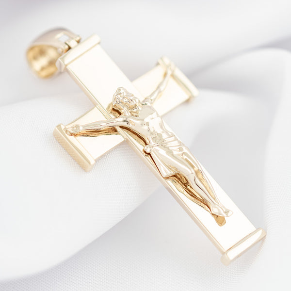 Crucifijo liso en oro amarillo 14 kilates.