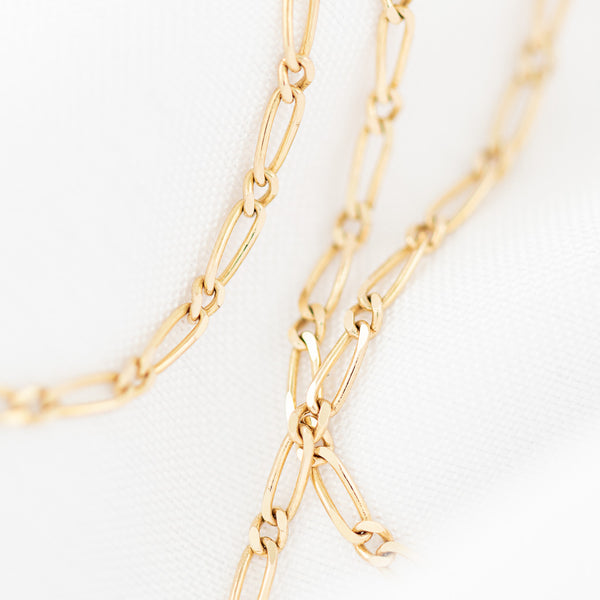 Collar eslabón uno por uno en oro amarillo 14 kilates.