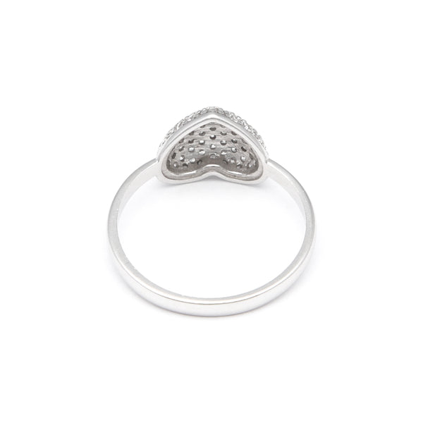 Anillo diseño especial motivo corazón con circonias en oro blanco 14 kilates.