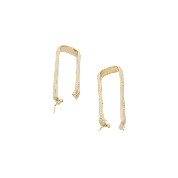 Arracadas estilizadas en oro amarillo 14 kilates.