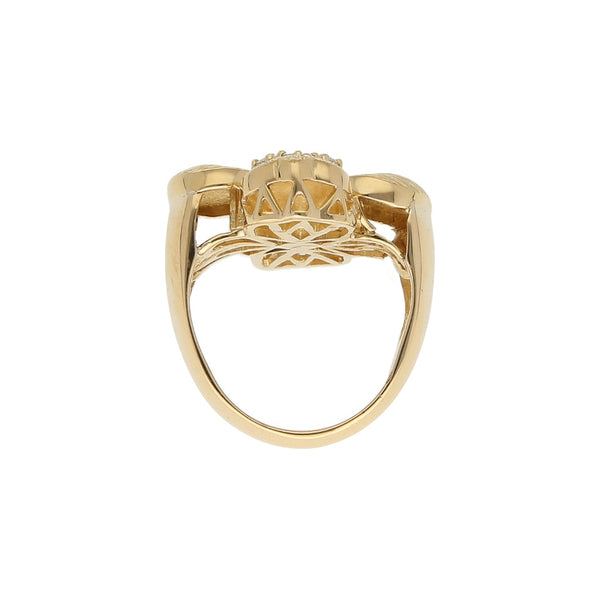 Anillo diseño especial motivo Flor con diamantes en oro amarillo 16 kilates.