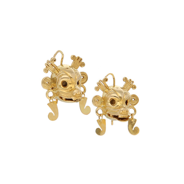 Aretes diseño especial con colgantes motivo mascaras en oro amarillo 18 kilates.