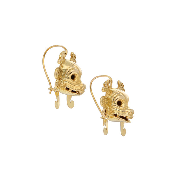 Aretes diseño especial con colgantes motivo mascaras en oro amarillo 18 kilates.