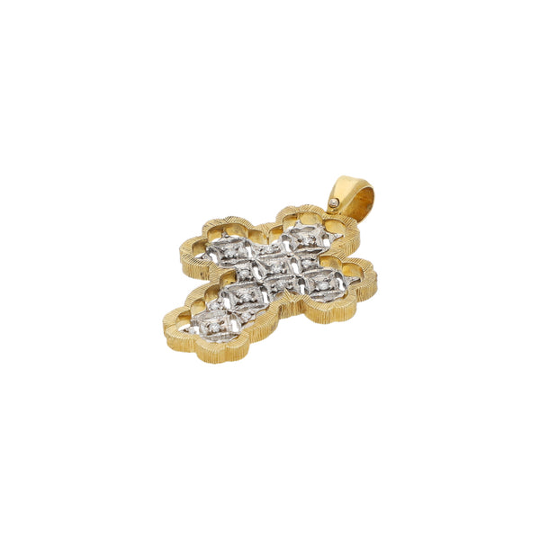 Cruz calada con diamantes en oro dos tonos 18 kilates.