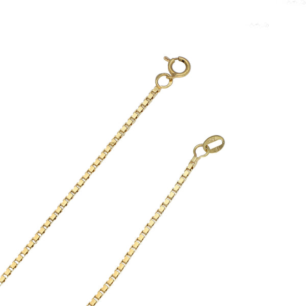 Collar eslabón cuadrado cruzado y dije calado motivo flor en oro amarillo 18 kilates.