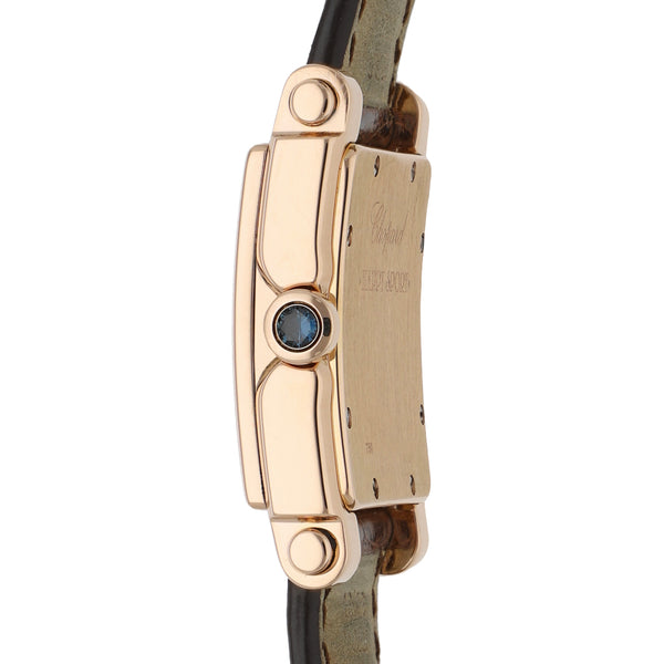 Reloj Chopard para dama modelo Happy Sport caja y broche en oro rosa 18 kilates.