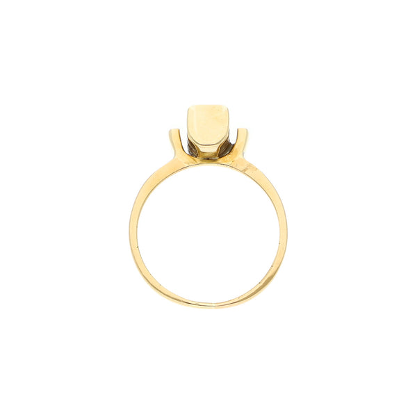 Anillo diseño especial con diamante en oro amarillo 21 kilates.