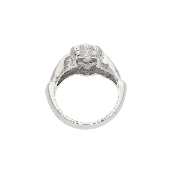 Anillo diseño especial motivo manos con corazón en oro blanco 14 kilates.
