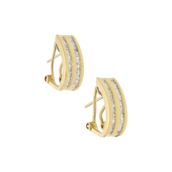 Aretes diseño especial con diamantes en oro amarillo 18 kilates.