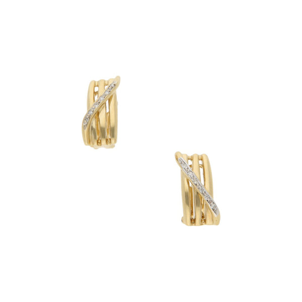 Aretes estilizados con diamantes en oro amarillo 14 kilates.