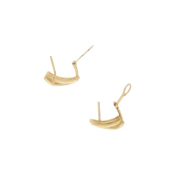 Aretes estilizados con diamantes en oro amarillo 14 kilates.