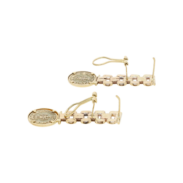 Aretes diseño especial con colgantes motivo moneda en oro amarillo 14 kilates.