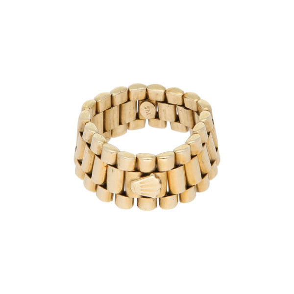 Argolla articulada con aplicación motivo corona en oro amarillo 14 kilates.