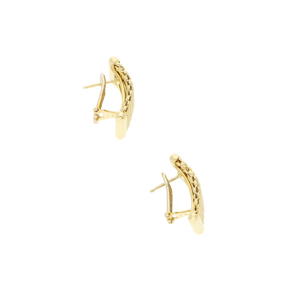 Aretes diseño especial en oro amarillo 14 kilates.