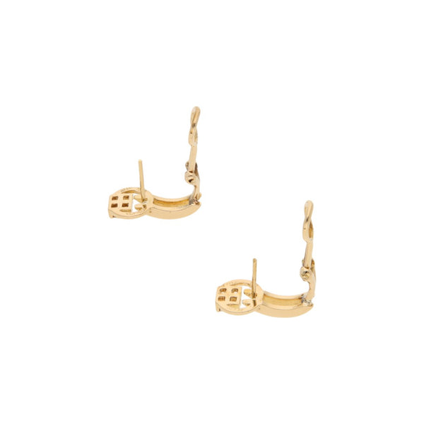 Aretes calados con diamantes en oro amarillo 18 kilates.